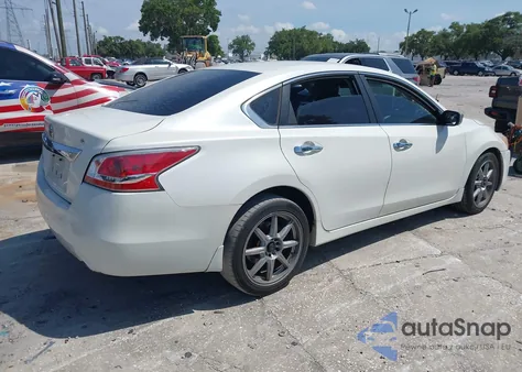 2015 Nissan Altima 2.5 S из США, поврежденный, VIN 1N4AL3AP7FC139287